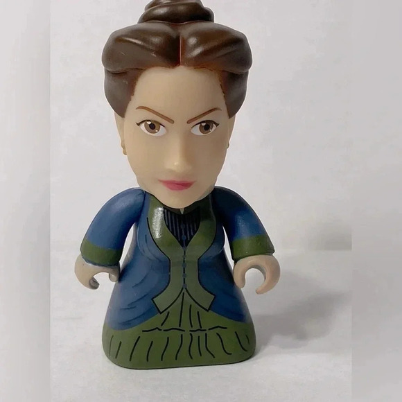 Doctor Who - Titans Vinyl Figure - Clara Variant 🕰️ - Picture 1 of 3